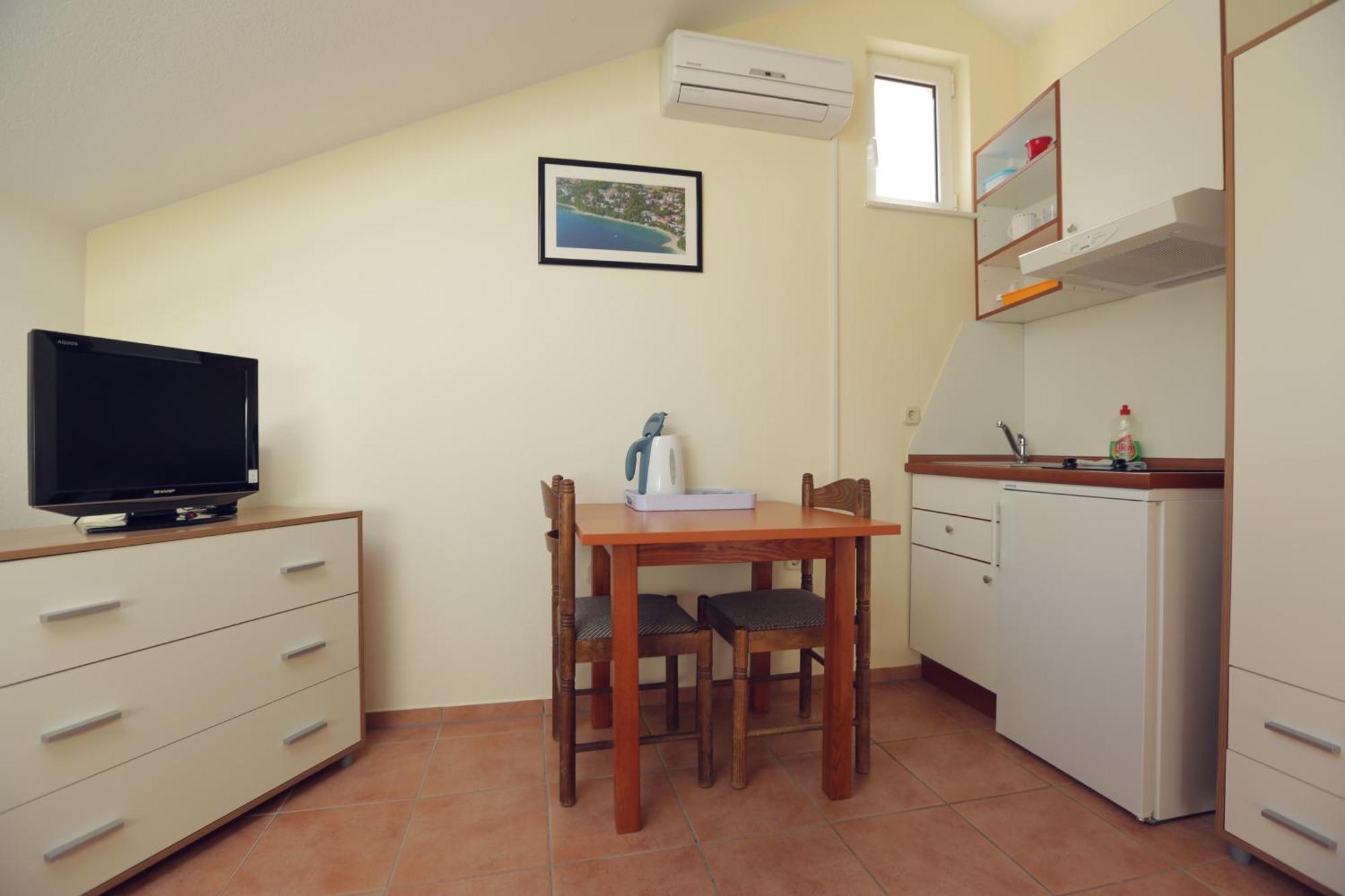 Apartments Vila Adrijana & Fitness Studio Wolf Bv Baška Voda Quarto foto
